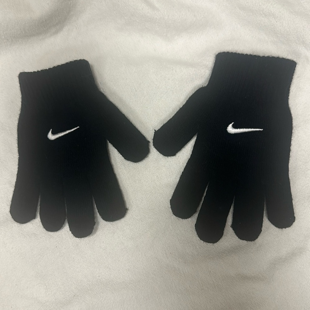 Boys knit Nike gloves